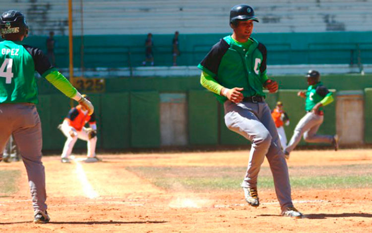 Equipo Cienfuegos contra Villa Clara en campeonato sub-23 de 2019.