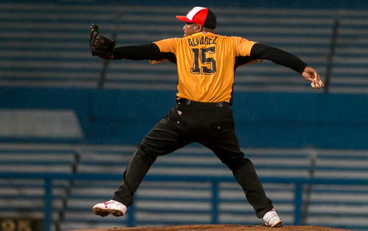 Freddy Asiel Álvarez, pitcher