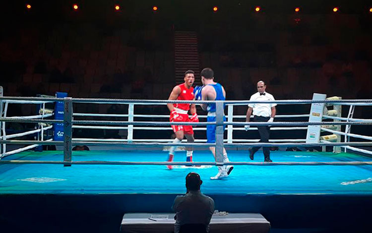 Osvary Morrell combate en el torneo India Open International Boxing. 