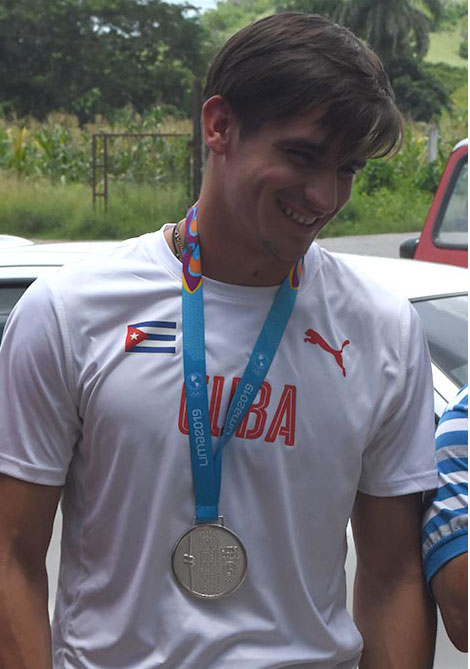 Reinier Carrera, medallista de plata en los Panamericanos de Lima 2019, y su novia Lannerys Dí­az.