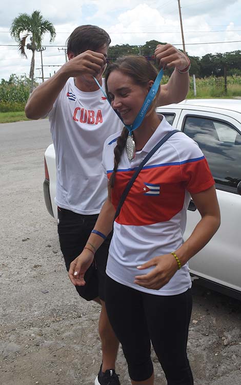 Reinier Carrera, medallista de plata en los Panamericanos de Lima 2019, y su novia Lannerys Dí­az.