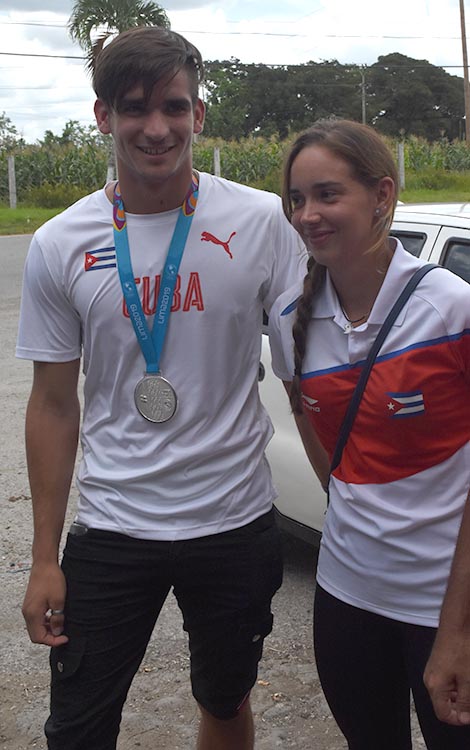 Reinier Carrera, medallista de plata en los Panamericanos de Lima 2019, y su novia Lannerys Dí­az.
