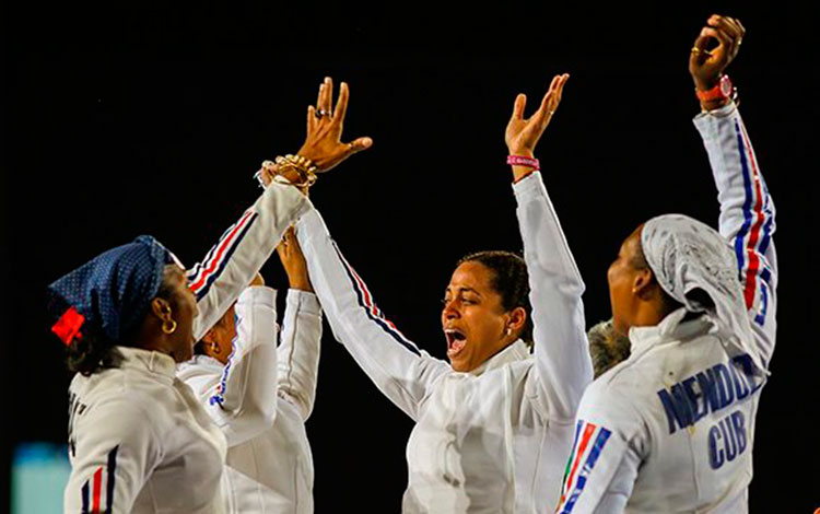 images/materiales/deporte/esgrima/2019/08-panamericanos/08-10-espada-femenina-celebra-pase-a-final-irene-perez.jpg