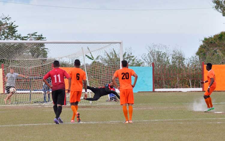 Juego de fútbol en Placetas