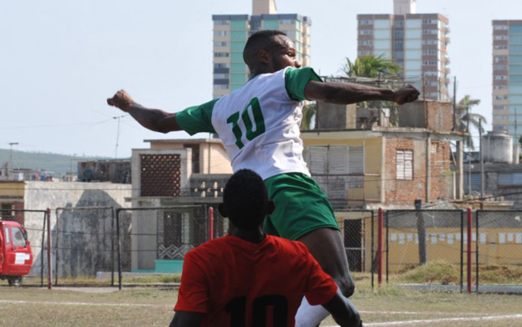 Juego entre Santiago de Cuba y Villa Clara, 102 Campeonato Nacional de Fútbol.