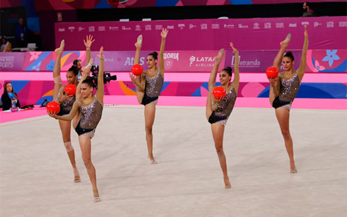 Conjunto de Cuba en ejercicio con pelota en la gimnasia rítmica de Lima 2019. Conjunto de Cuba en ejercicio con pelota en la gimnasia rítmica de Lima 2019.
