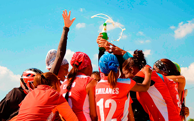 Las Tunas celebra título en el campeonato nacional femenino de hockey sobre césped. Las Tunas celebra título en el campeonato nacional femenino de hockey sobre césped.