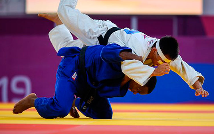 Oniel Solí­s en combate contra el mexicano Nabor Castillo por el bronce de los 66 kg del judo panamericano en Lima 2019.