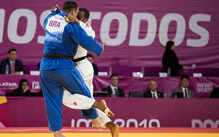 Cubano Andy Granda contra el brasileño David Moura en Lima 2019.. Cubano Andy Granda contra el brasileño David Moura en Lima 2019..