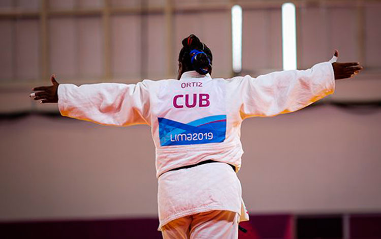 Idalys Ortiz, campeona de los +78 kg, celebra su tercer título consecutivo en JuegosPanamericanos.