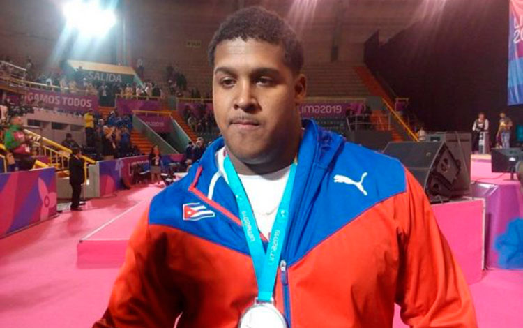 Luis Manuel Lauret, plata en  más de 109 kg en las pesas de los Panamericanos de Lima 2019.108