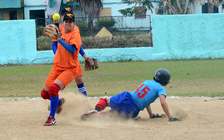 Granma vs. Villa Clara, final campeonato nacional de softbol 2016.