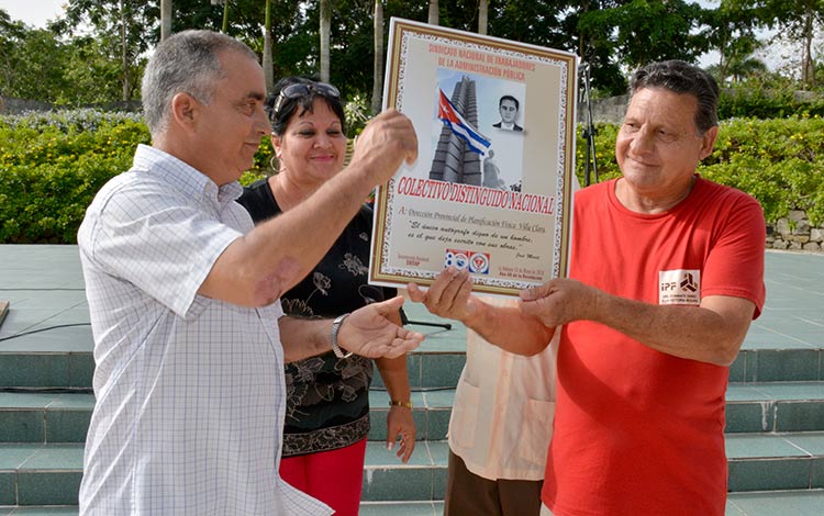 Dirección de Planificación Física de Villa Clara, Vanguardia Nacional. Dirección de Planificación Física de Villa Clara recibe condición de Vanguardia Nacional.