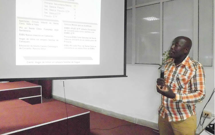 Lien O'Farril Mons, director de Educación en Villa Clara.