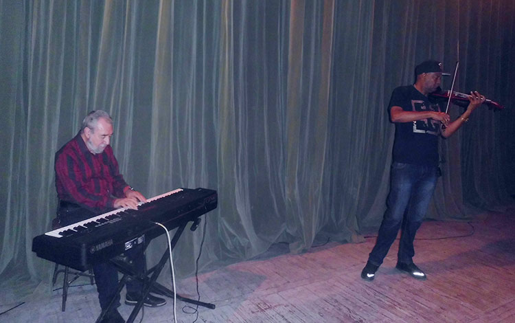 Músico Wilfredo Pachi Naranjo. Músico Wilfredo Pachi Naranjo.