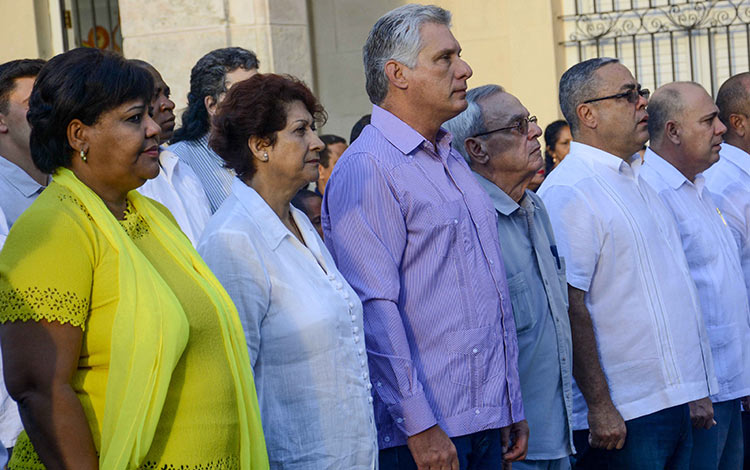 Miguel Díaz-Canel con niños en el acto por inicio del curso escolar 2018-2019.