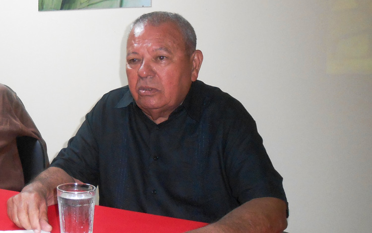 En la actualidad, durante un conversatorio en la Sucursal Villa Clara de la Cadena de Tiendas Caribe, antigua TRD; de la cual, fue su director fundador. (Foto: Cortesía de Julio Valdés Méliz)