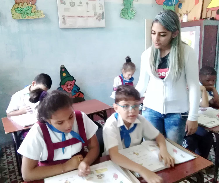 Wendy Tosca Tagle, joven maestra de la enseñanza especial. Wendy Tosca Tagle, joven maestra de la enseñanza especial.