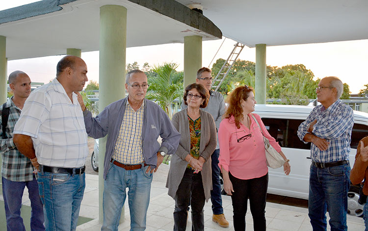 Equipo de trabajo ministerial chequea construcción escuela especial Marta Abreu, de Santa Clara.