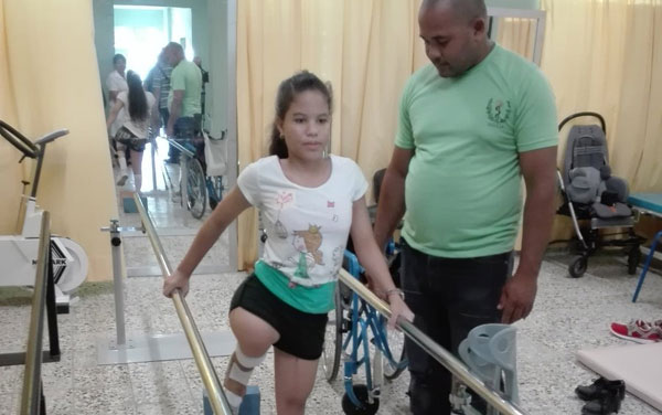 Inauguran Raúl y Dí­az-Canel Escuela Especial Amistad Cuba-Vietnam 