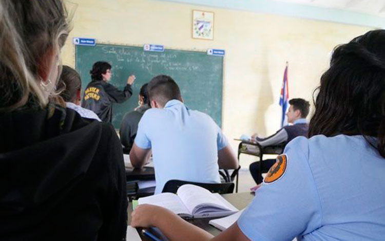Estudiantes de IPVCE