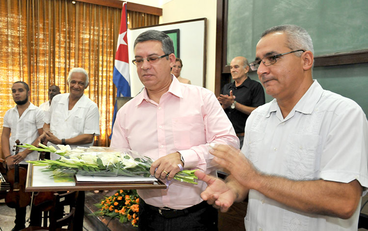 Distingue Universidad villaclareña a historiador doctor Félix Julio Alfonso López 