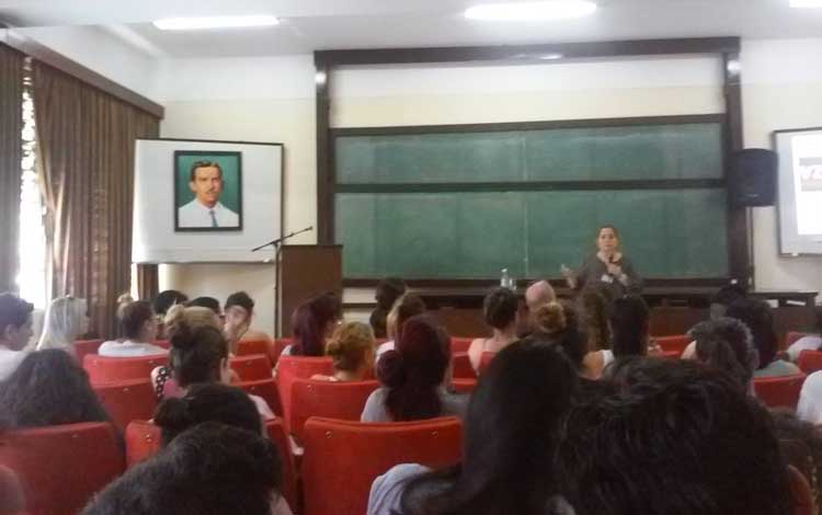Rosa Miriam Elizalde en UCLV