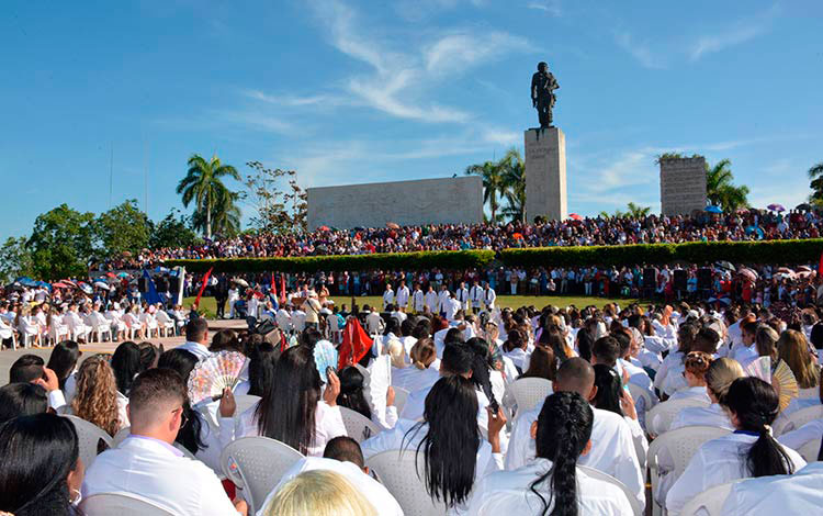 Graduación de la Universidad Médica Serafín Ruiz de Zárate Ruiz.