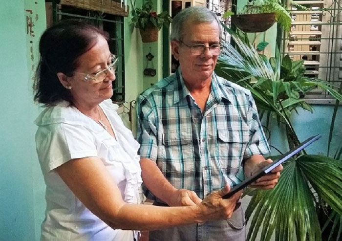 Juan Valentín Lorenzo Ginori y su esposa Maritza Pérez Fabelo. Juan Valentín Lorenzo Ginori y su esposa Maritza Pérez Fabelo.
