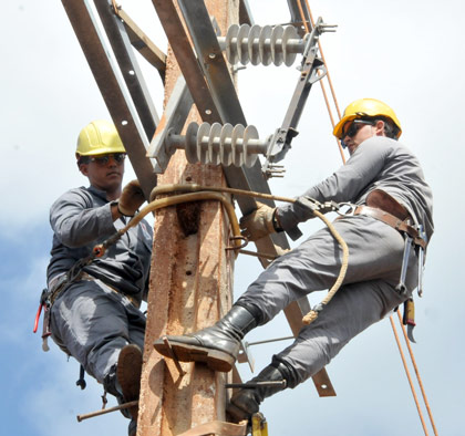 Linieros de la Empresa Eléctrica de Quemado de Gí¼ines. Linieros de la Empresa Eléctrica de Quemado de Gí¼ines.