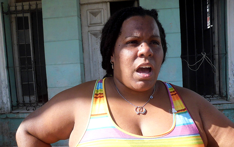 Yamaisú Fiallo, vecina de La Habana afectada por el tornado.
