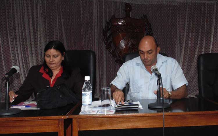 Alberto López Díaz y Esperanza González Barceló, presidente y vicepresidenta de la Asamblea Provincial del Poder Popular en Villa Clara.