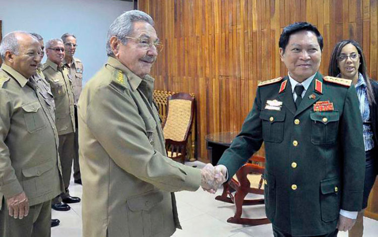 Raúl Castro Ruz y Ngo Xuan Lich.