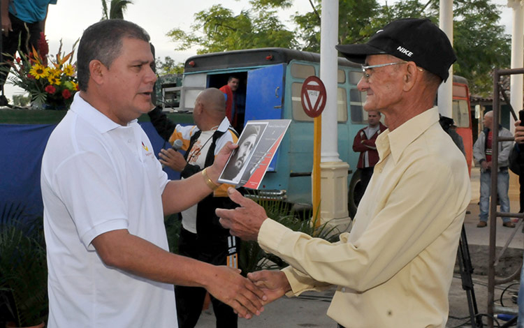 Reconocimiento a pobladores del Consejo Popular Emilio Córdova. Reconocimiento a pobladores del Consejo Popular Emilio Córdova.