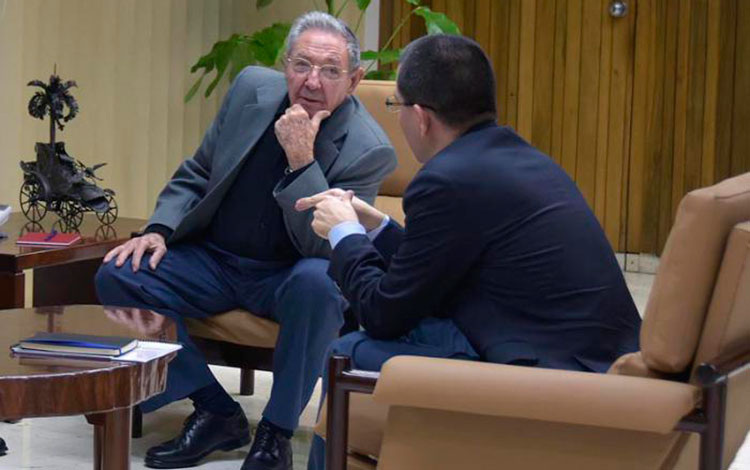 Raúl Castro Ruz y Jorge Arreaza.