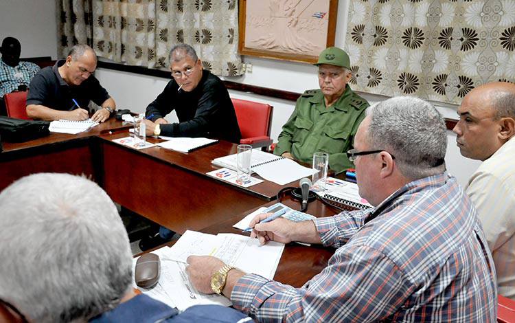 El general de Cuerpo de Ejército Joaquín Quintas Solá, viceministro de las FAR en visita de trabajo a Villa Clara