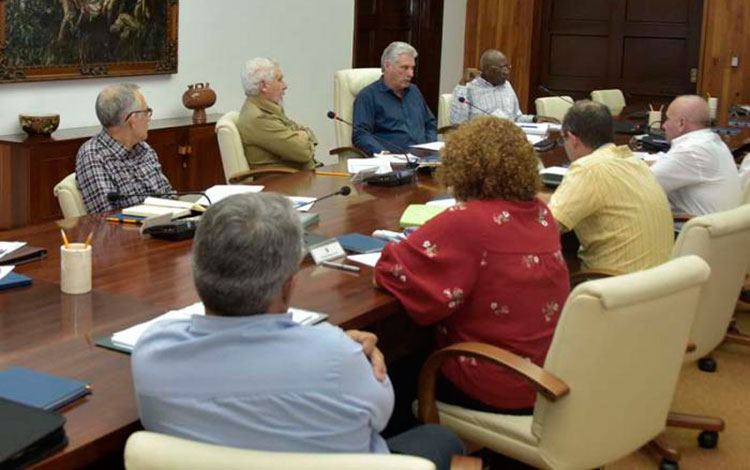 Miguel Díaz-Canel Bermúdez preside reunión de chequeo de programas fundamentales de desarrollo de Cuba.