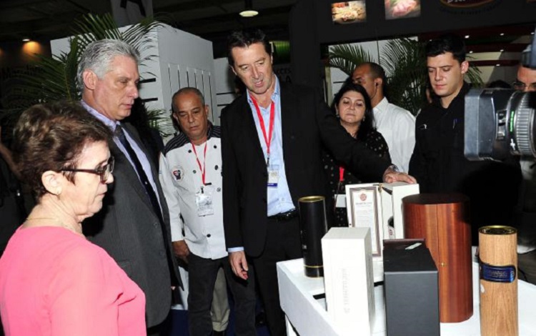 Miguel Díaz-Canel en intensa jornada en la capital