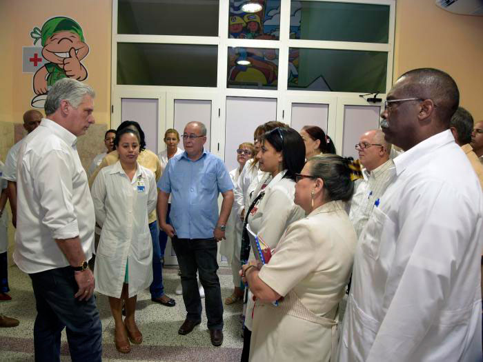 Presidente cubano, Miguel Díaz-Canel, visita Hospital Infantil Sur, de Santiago de Cuba.