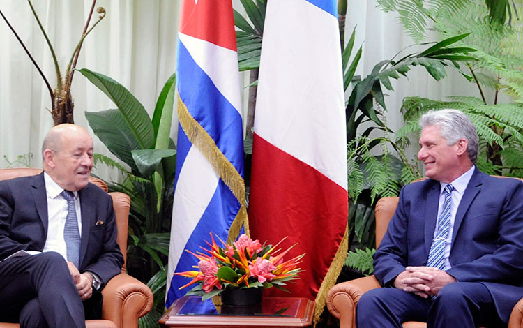 Miguel Díaz-Canel Bermúdez, presidente de Cuba, y Jean-Yves Le Drian, canciller de Francia.