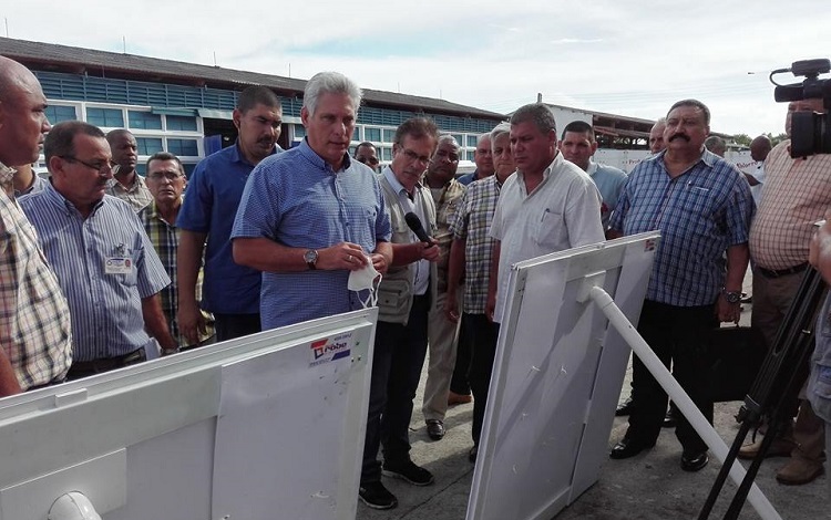 Miguel Díaz-Canel en Empresa Materias Primas Miguel Díaz-Canel en Empresa Materias Primas