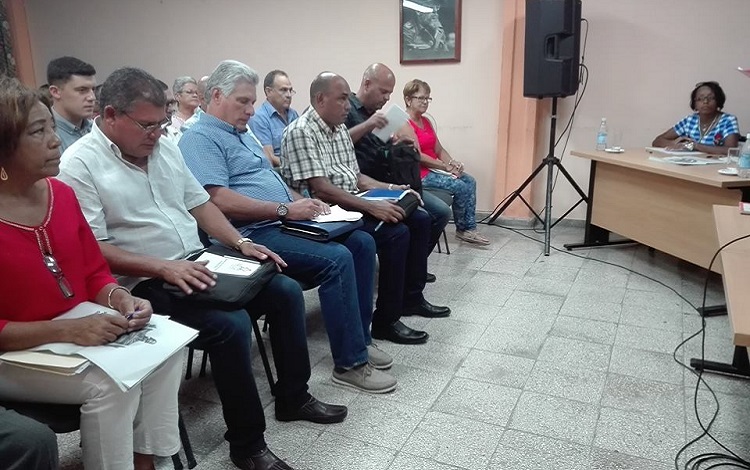 Miguel Díaz-Canel en Empresa de Traviesas Miguel Díaz-Canel en Empresa de Traviesas