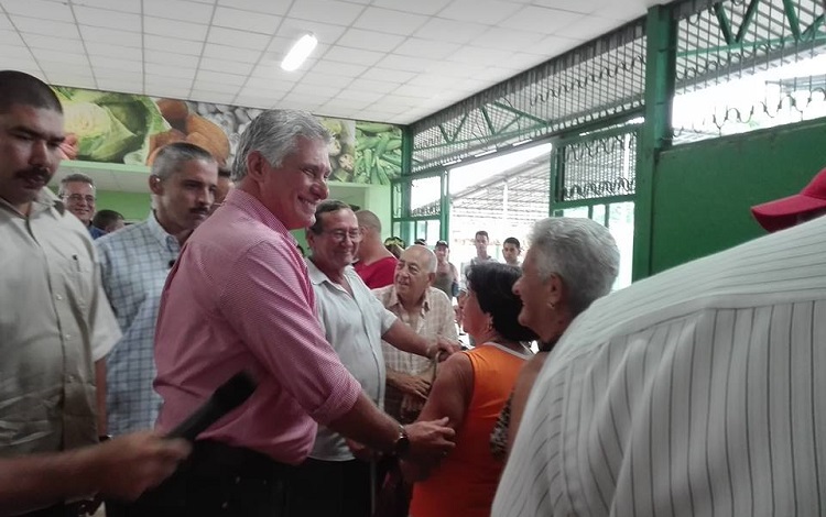 Miguel Díaz-Canel en Mercado Buen Viaje Miguel Díaz-Canel en Mercado Buen Viaje