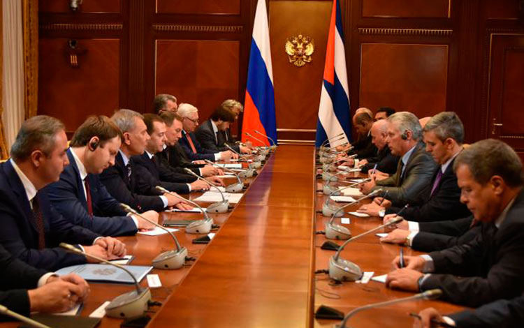 Encuentro de Miguel Díaz-Canel y el presidente de Gobierno de la Federación de Rusia, Dimitri Medveded. Encuentro de Miguel Díaz-Canel y el presidente de Gobierno de la Federación de Rusia, Dimitri Medveded.