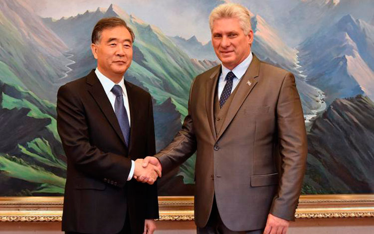 Presidente de Cuba, Miguel Díaz-Canel Bermúdez, y Wang Yang, presidente del Comité Permanente de la XIII Conferencia Consultiva Política del Pueblo Chino.