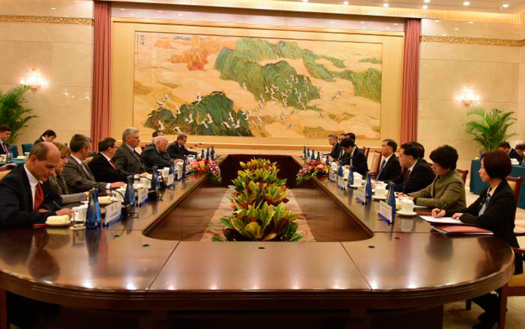 Encuentro del presidente cubano, Miguel Dí­az-Canel Bermúdez, y Wang Yang, Presidente del Comité Permanente de la XIII Conferencia Consultiva Polí­tica del Pueblo Chino.