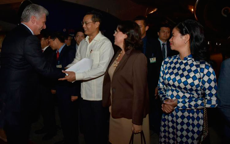 Llegada a Vietnam de Miguel Díaz-Canel, presidente de Cuba. Llegada a Vietnam de Miguel Díaz-Canel, presidente de Cuba.