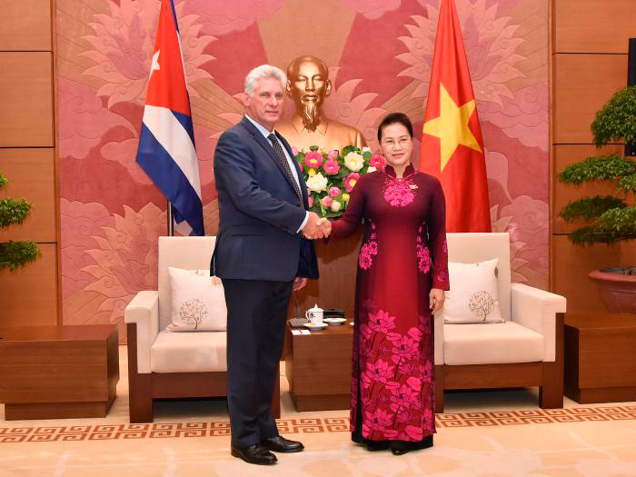 Encuentro de Miguel Díaz-Canel Bermúdez, presidente cubano, con Nguyen Thi Kim Ngam, Presidenta de la Asamblea Nacional de Vietnam. Encuentro de Miguel Díaz-Canel Bermúdez, presidente cubano, con Nguyen Thi Kim Ngam, Presidenta de la Asamblea Nacional de Vietnam.
