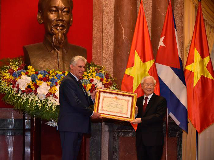 Miguel Díaz-Canel Bermúdez y Nguyen Phu Trong, presidentes de Cuba y Vietnam, respectivamente. Miguel Díaz-Canel Bermúdez y Nguyen Phu Trong, presidentes de Cuba y Vietnam, respectivamente.