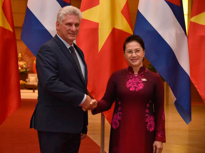 Encuentro de Miguel Díaz-Canel Bermúdez, presidente cubano, con Nguyen Thi Kim Ngam, Presidenta de la Asamblea Nacional de Vietnam. Encuentro de Miguel Díaz-Canel Bermúdez, presidente cubano, con Nguyen Thi Kim Ngam, Presidenta de la Asamblea Nacional de Vietnam.
